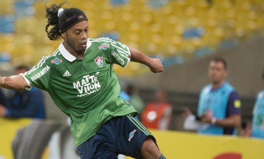 Messi offre un cadeau à son ami Ronaldinho