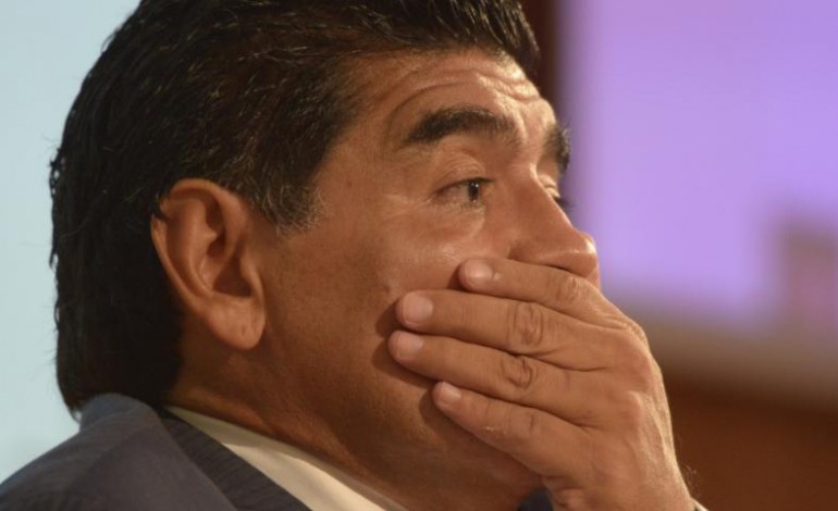 Plombé par son échec, Maradona arrête les frais tout de suite