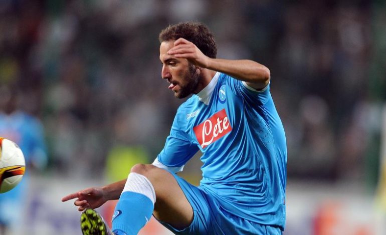 Mercato : De Laurentiis contre-attaque pour atomiser Higuain