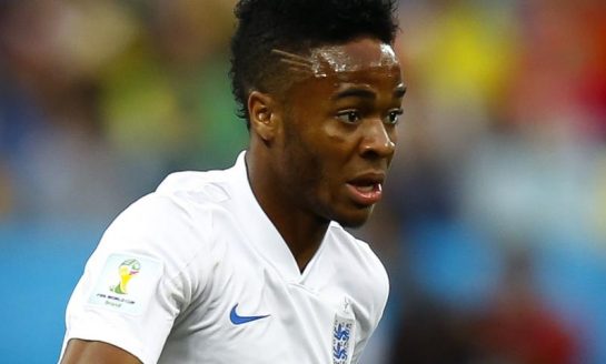 Manchester City : Sterling tape du poing sur la table