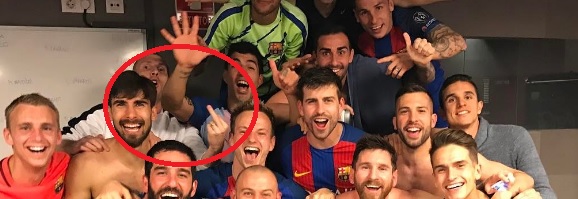 Jérémy Mathieu qui fait un doigt d'honneur