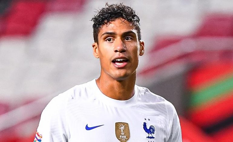 Mercato : Manchester United : l’arrivée de Varane fait réagir