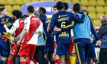 Monaco - Lyon : les images de la pseudo bagarre générale. Aulas et Lopes accusent