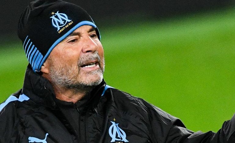 OM : Sampaoli tape du poing sur la table