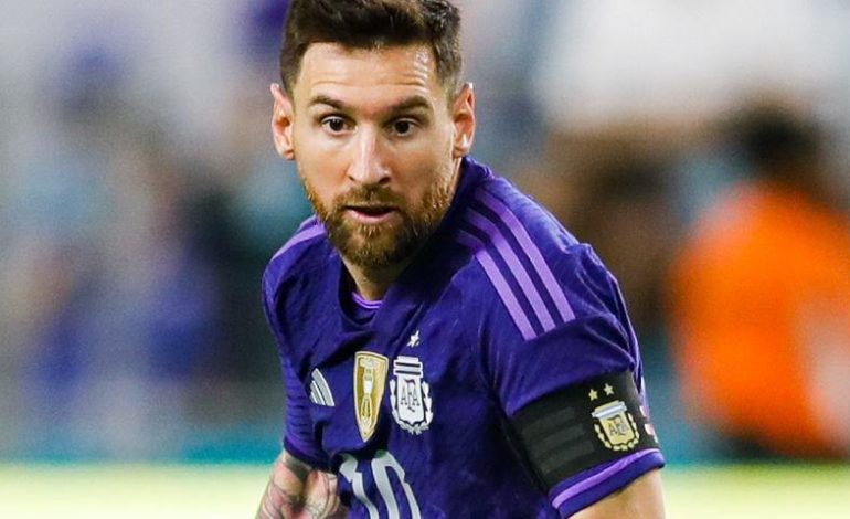 Argentine : scène surréaliste, Messi (PSG) bousculé par des stadiers remontés !