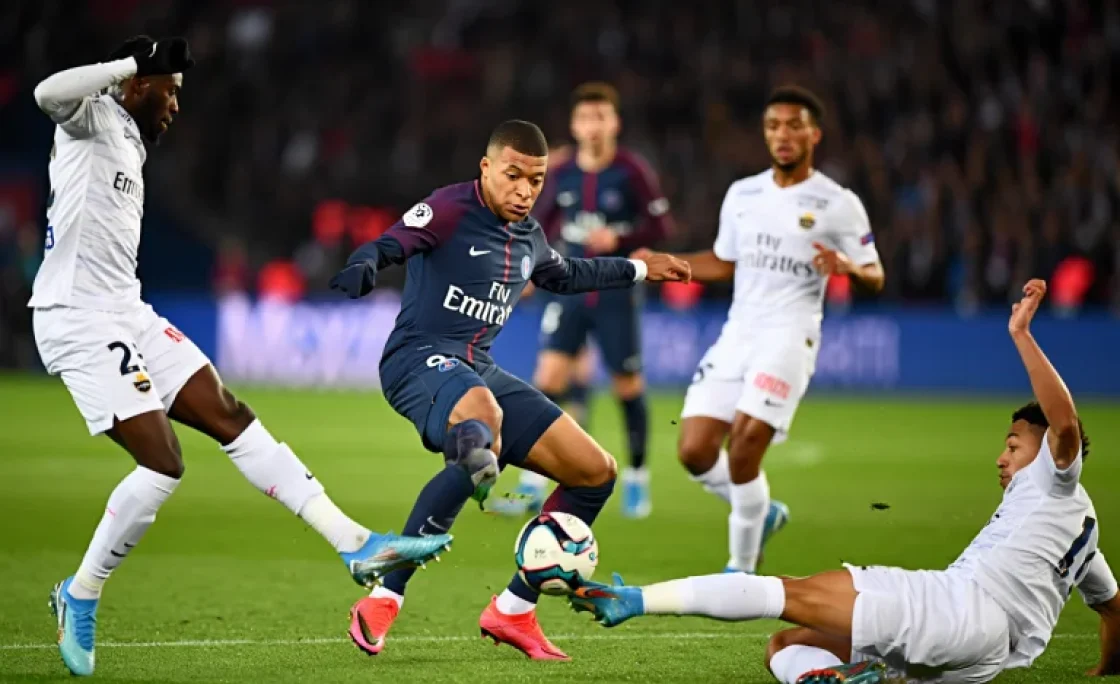 Optimiser sa performance en football : conseils et techniques incontournables
