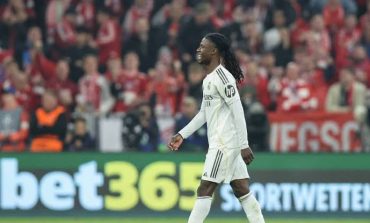 Real Madrid : Wesley Sneijder fracasse Eduardo Camavinga