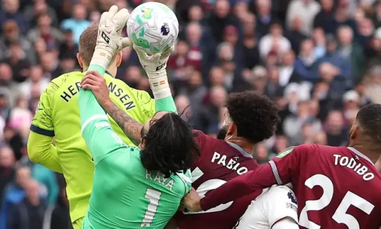 Manchester City : Pep Guardiola réagit à la polémique VAR qui relance Arsenal