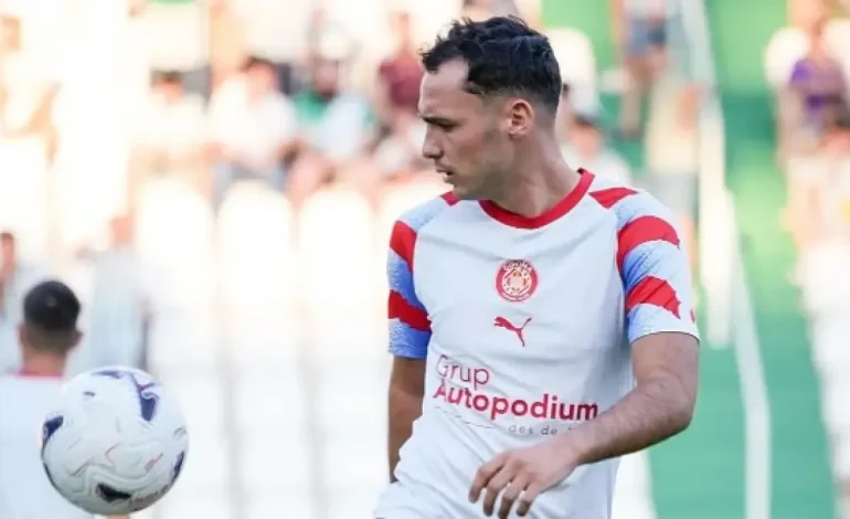 Arnau Martínez, nouveau latéral du Valencia, prêt à débuter après sa longue attente