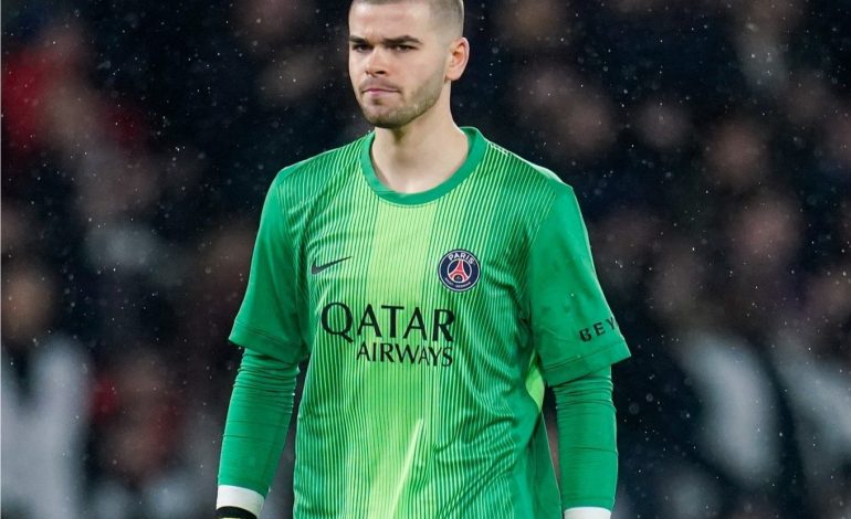 PSG – Manchester United : Faut-il s’inquiéter pour Lucas Chevalier ?