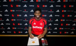 Manchester United : Carlos Baleba peut-il devenir la pièce maîtresse du nouveau milieu des Red Devils ?