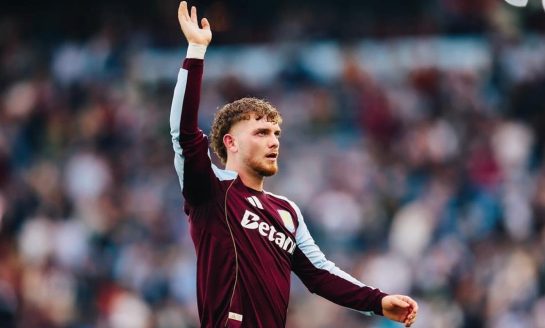 Harvey Elliott rejoint Valence en prêt depuis Liverpool pour renforcer le milieu offensif