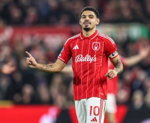 Morgan Gibbs-White dans le viseur du Bayern Munich, un enjeu majeur pour Nottingham Forest