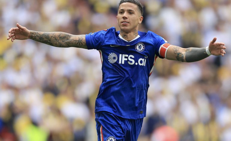 Manchester City lance des négociations pour Enzo Fernandez dans un transfert à 120 millions de livres