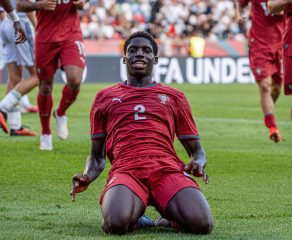 Brighton et Tottenham en lice face aux poids lourds européens pour Daniel Banjaqui