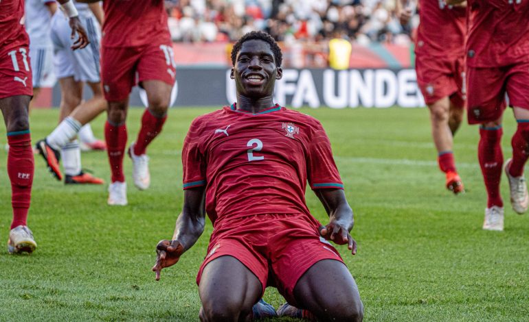 Brighton et Tottenham en lice face aux poids lourds européens pour Daniel Banjaqui